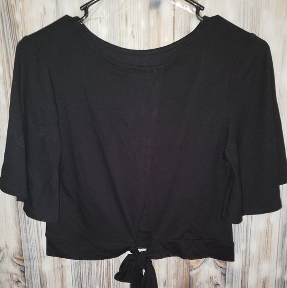 ☆HOST PICK☆ UPDATED INFO Black Crop Top - Picture 4 of 8